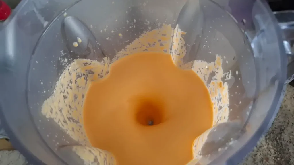 Ingredientes batendo no liquidificador