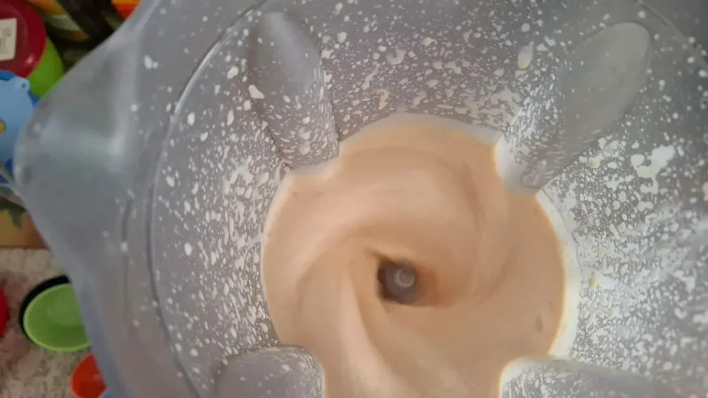 Massa batendo no liquidificador