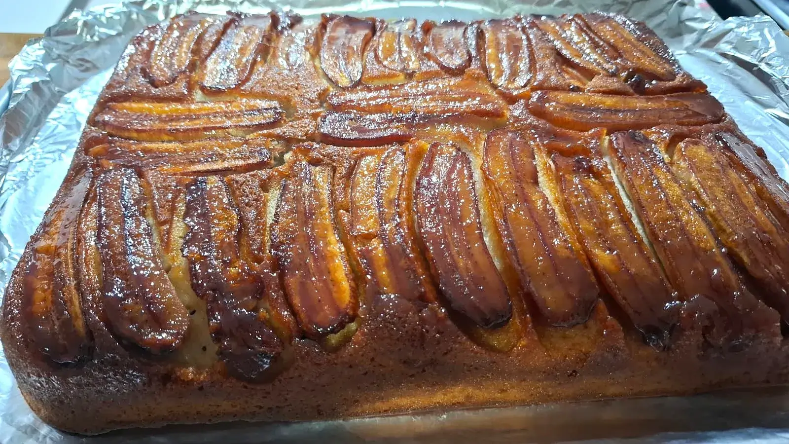Bolo de Banana Caramelizado Fácil e Fofinho para Fazer em Casa
