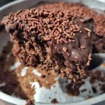 Bolo de Chocolate Fofinho com Cobertura Perfeita