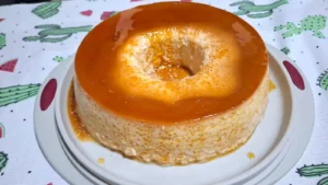 Esse pudim de leite condensado é uma sobremesa clássica para servir depois do almoço, no...