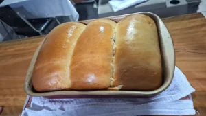 Pão Caseiro Fofinho e Fácil de Fazer com Poucos Ingredientes