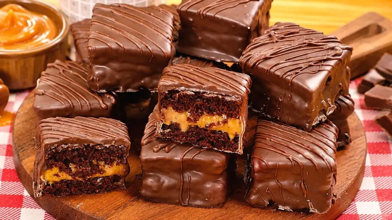 Pão de Mel Recheado com Doce de Leite e Cobertura de Chocolate